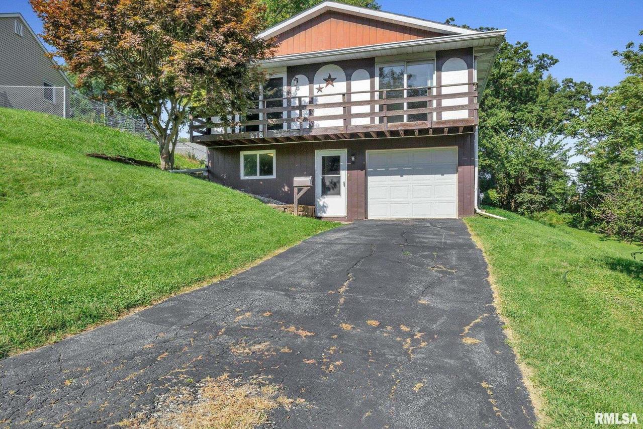 218 17th St., Silvis, IL 61282