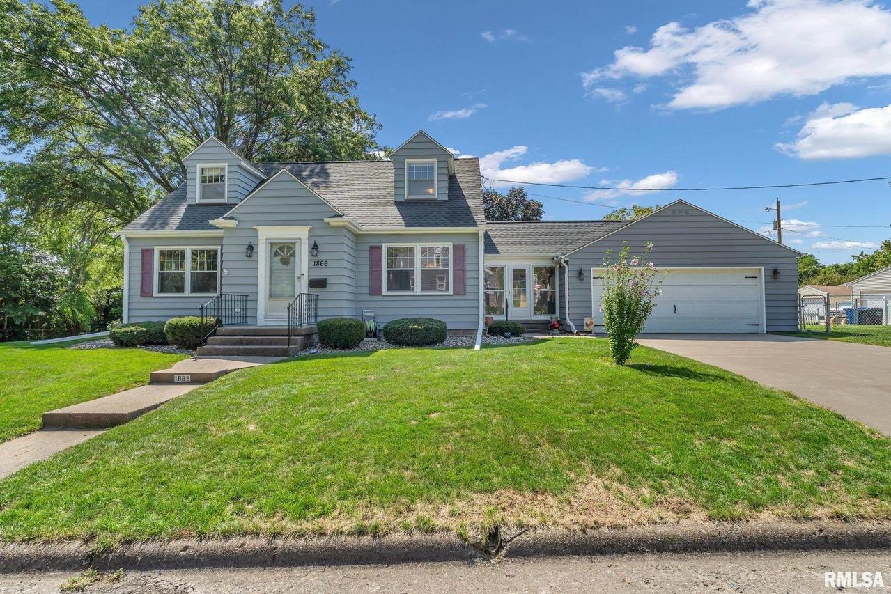 1866 17th Ave., Moline, IL 61265