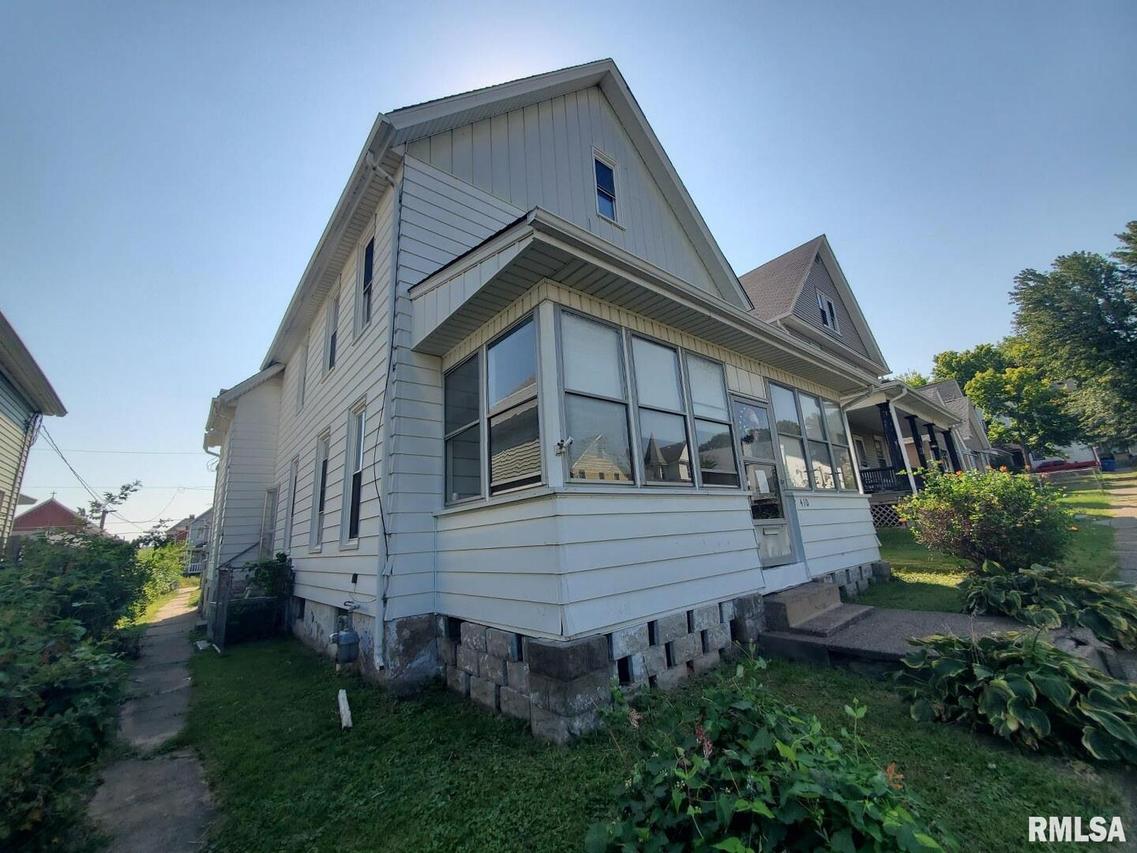 410 9th St., Moline, IL 61265