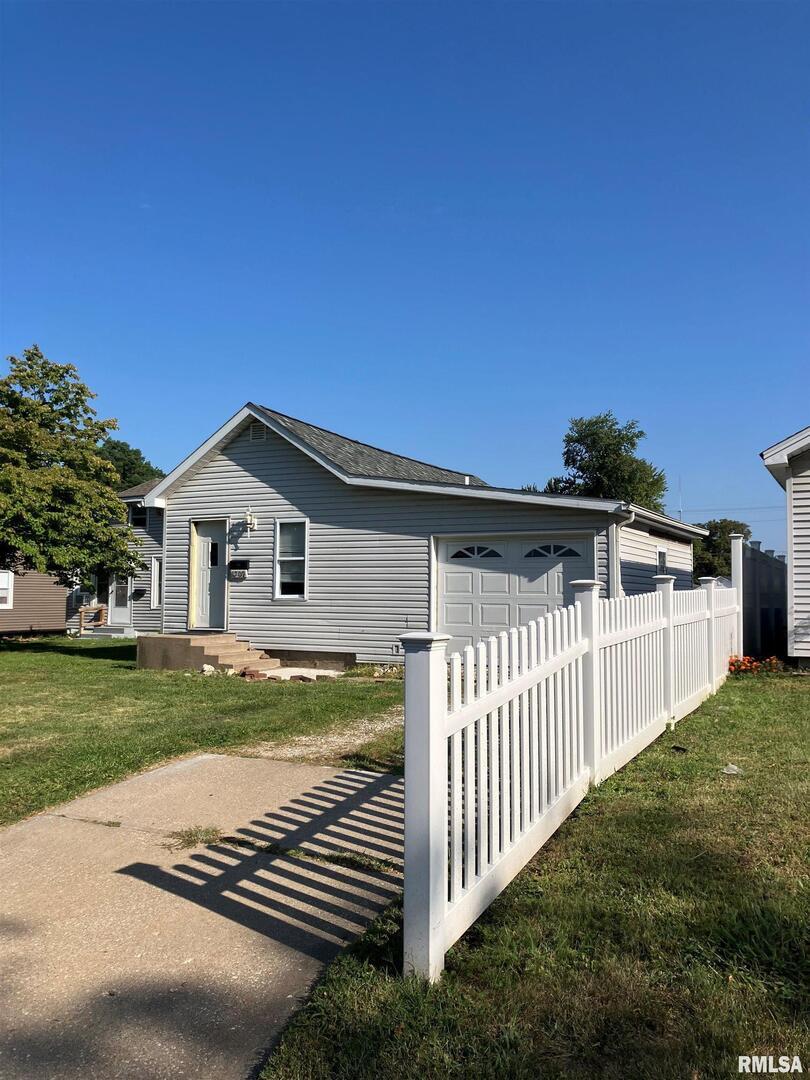 1709 Sycamore St., Quincy, IL 62301