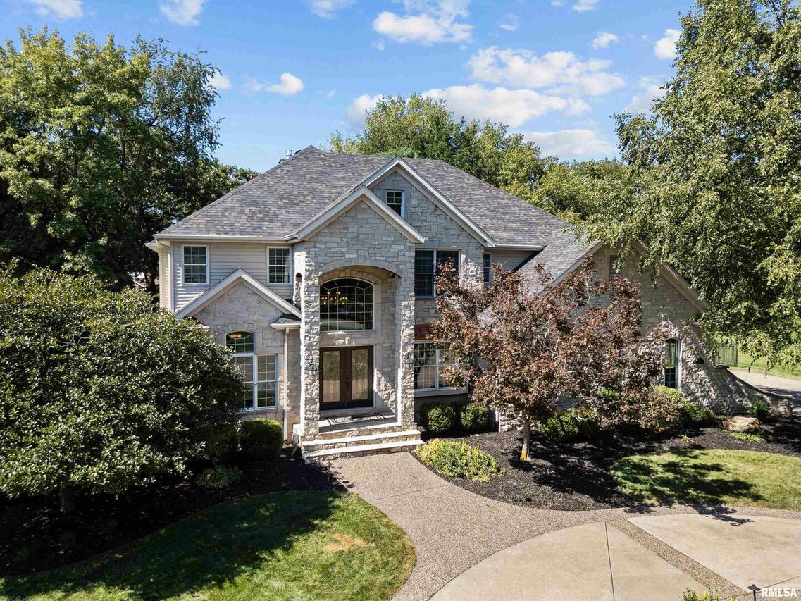 7 Pinehurst Ct., Coal Valley, IL 61240