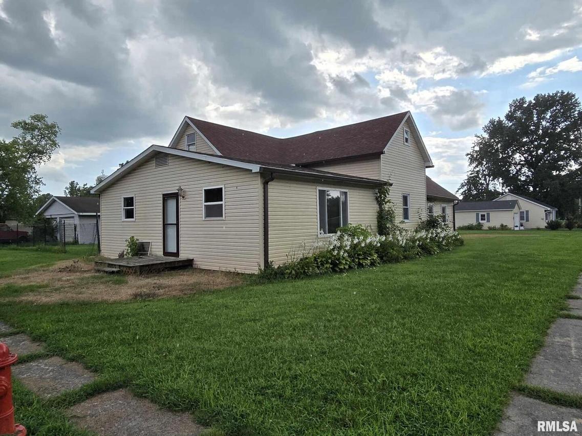 500 Holt St., Vergennes, IL 62994