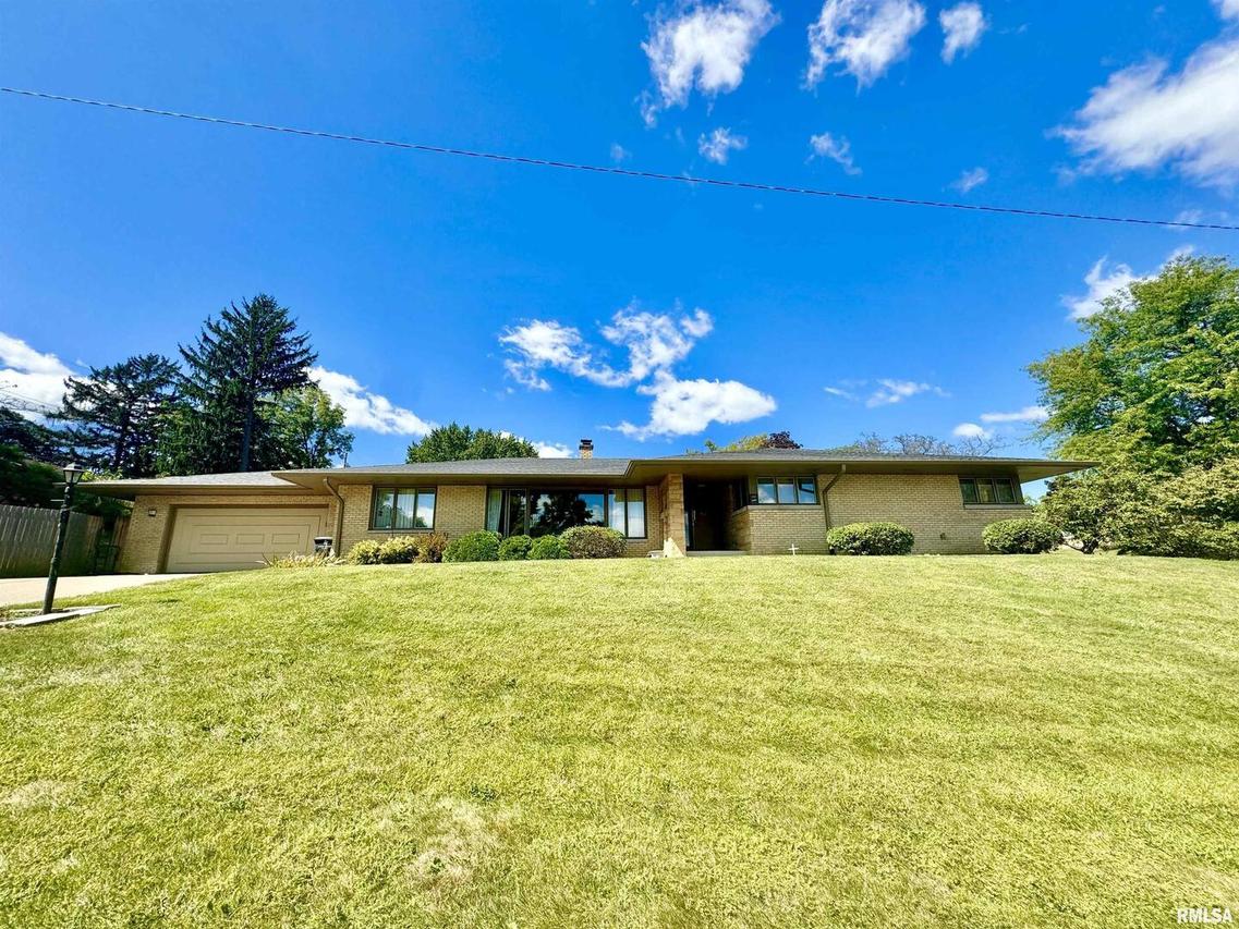 3800 26th St., Rock Island, IL 61201