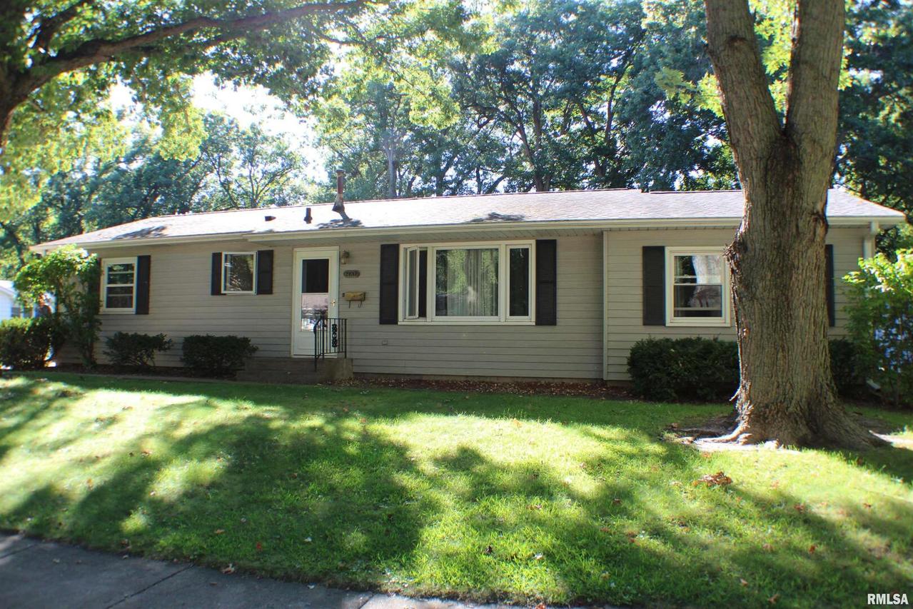 2817 2nd St., Moline, IL 61265