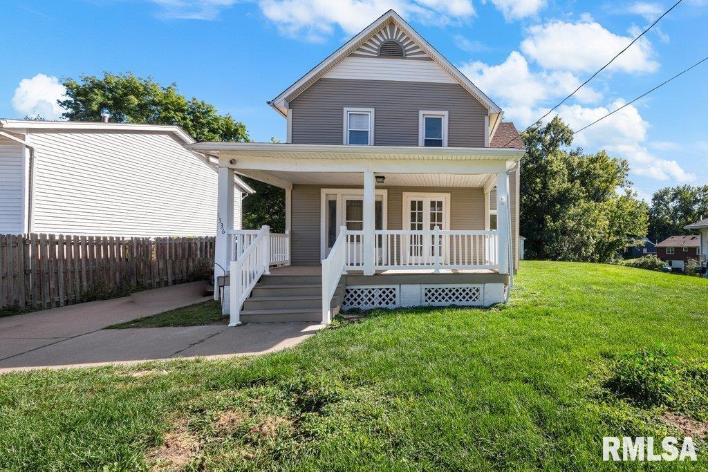 1536 30th Ave., Moline, IL 61265