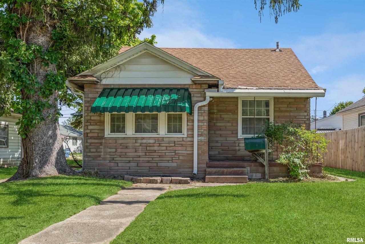 2340 6th Street Ct., East Moline, IL 61244