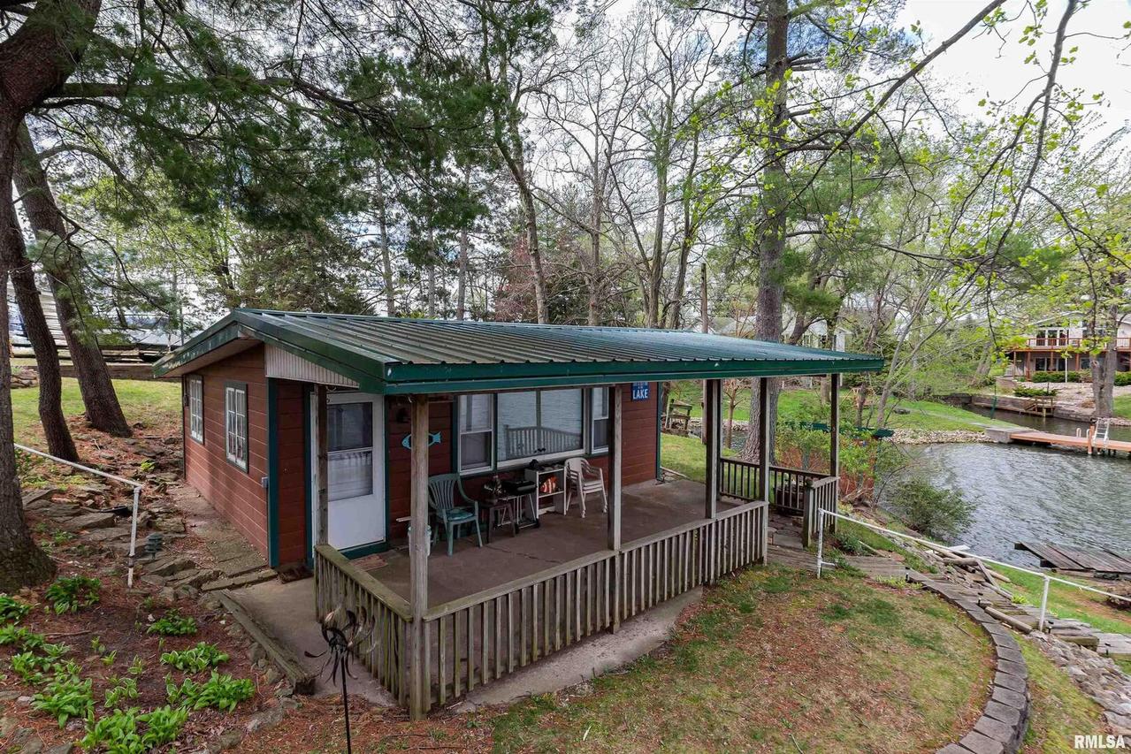 205 Lake Warren Dr., Monmouth, IL 61462