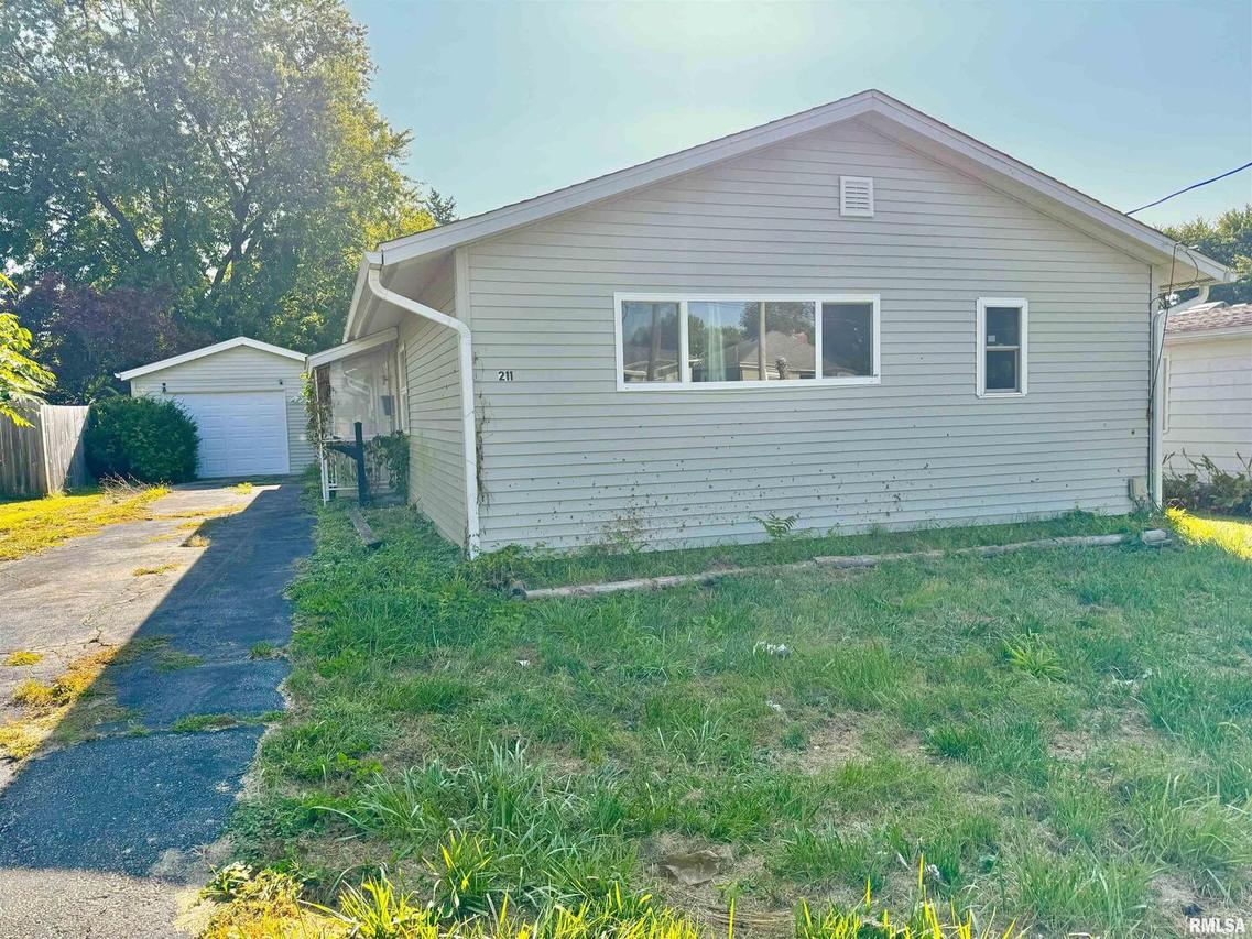 211 Illinois Ave., Galesburg, IL 61401