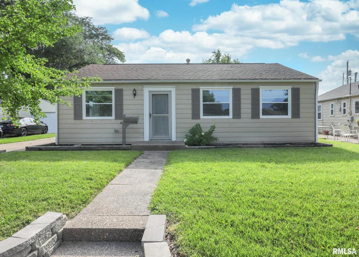 1016 40th St., Moline, IL 61265