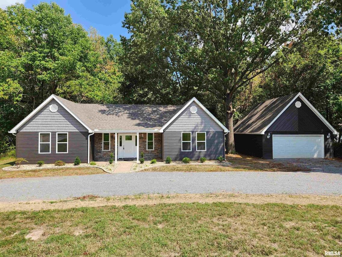 14592 Cambria Rd., Carterville, IL 62918