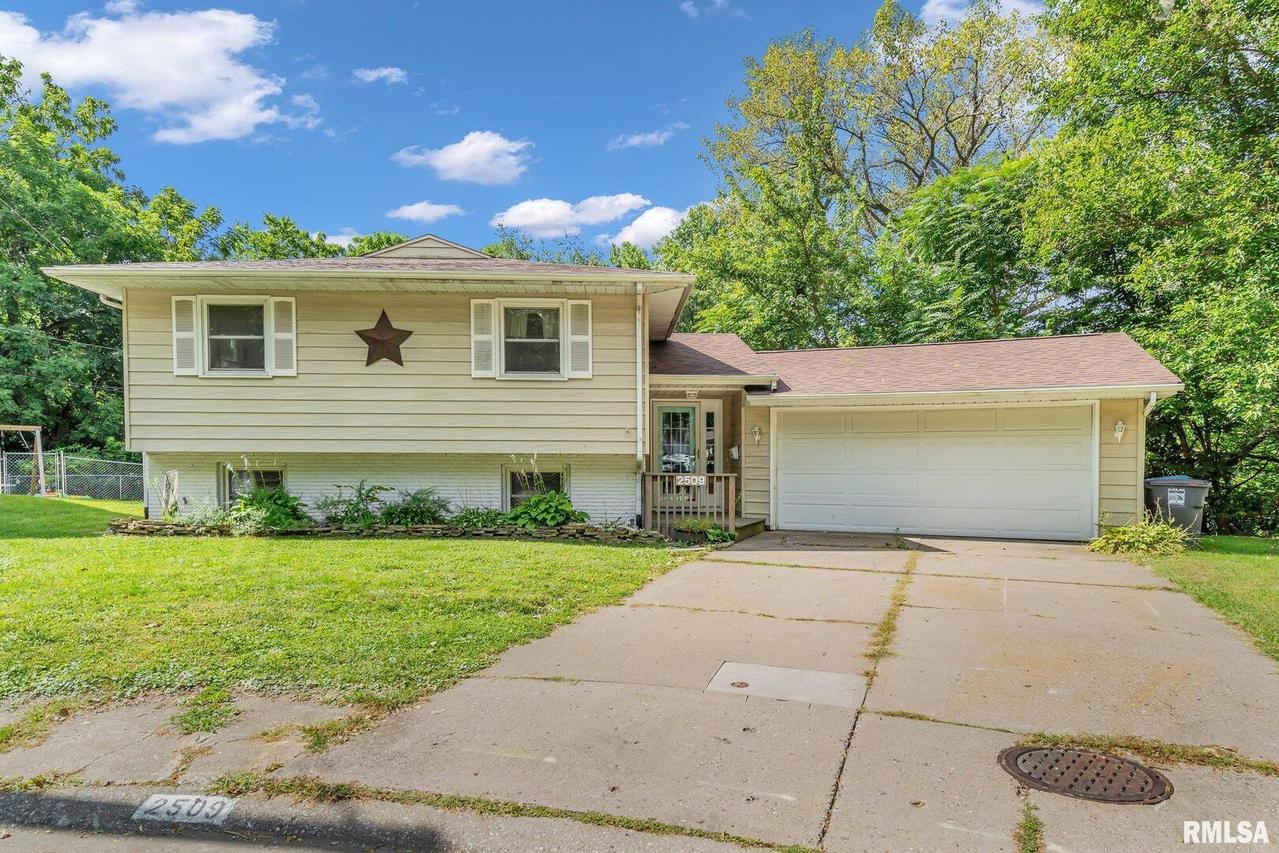2509 3rd St., Moline, IL 61265