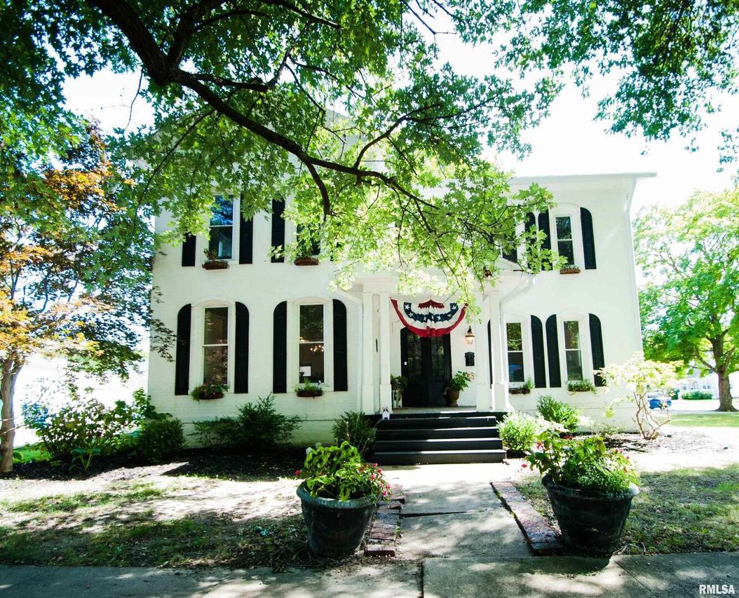 1012 S College Ave., Aledo, IL 61231