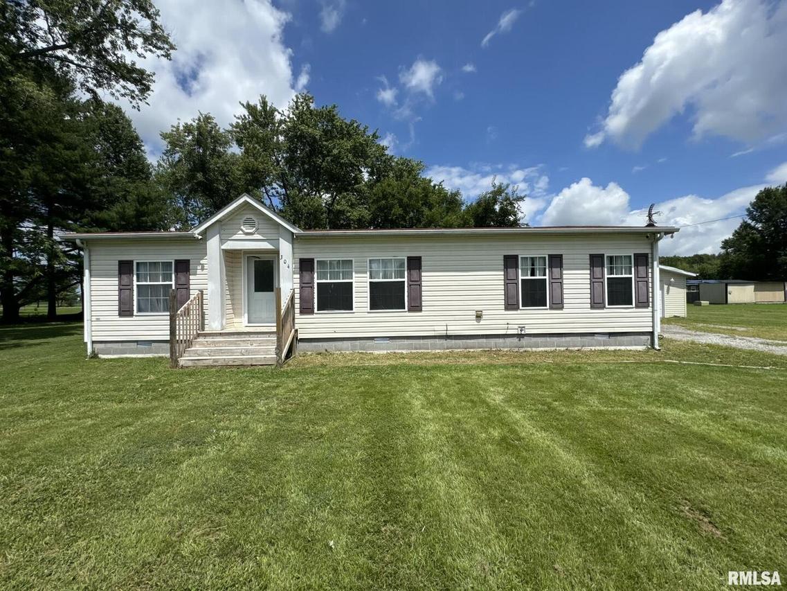 304 W Lottie St., Sesser, IL 62884