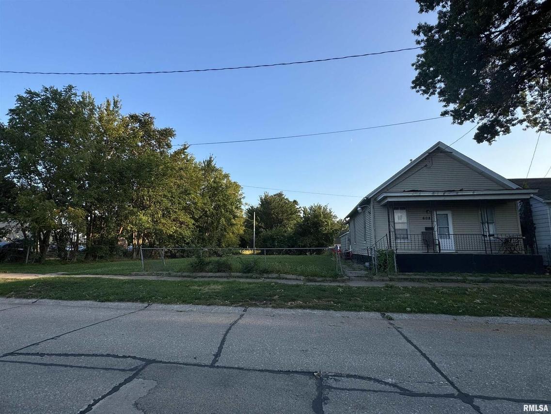 608 9th Ave., Rock Island, IL 61201