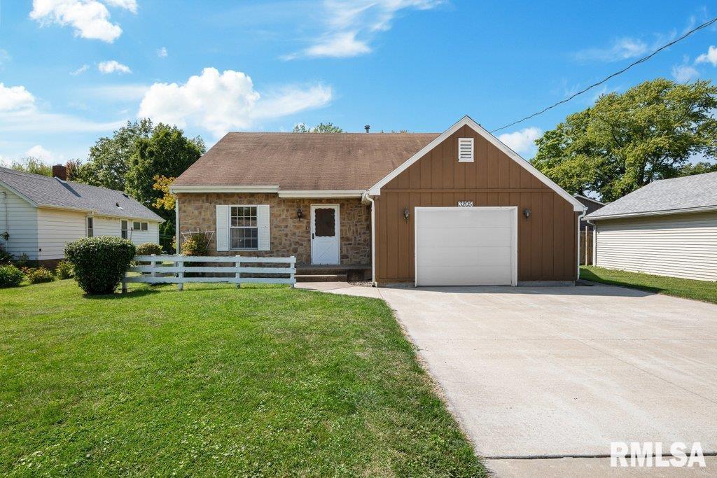3205 40th St., Moline, IL 61265