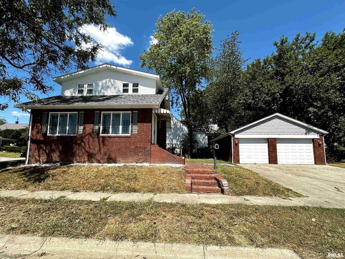 300 E South St., Harrisburg, IL 62946