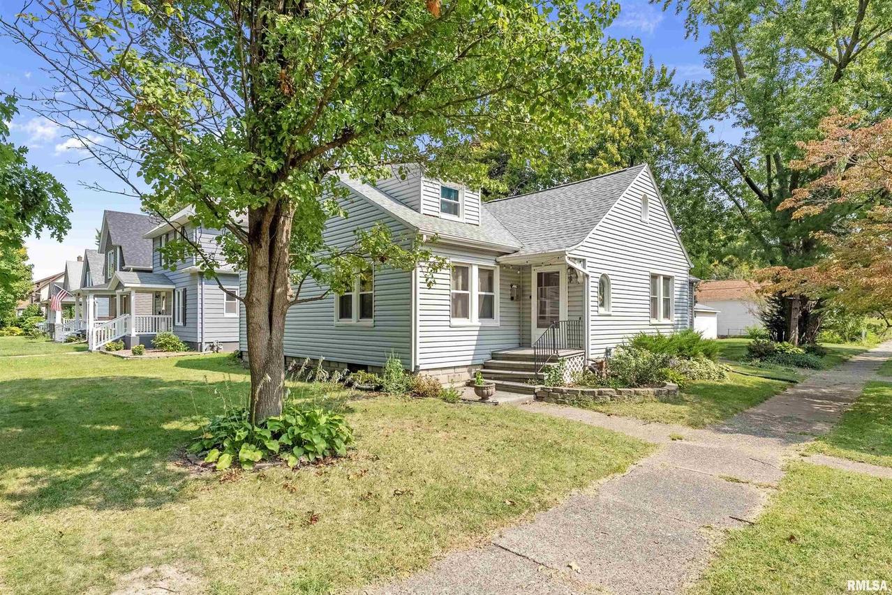 1403 21st Ave., Moline, IL 61265