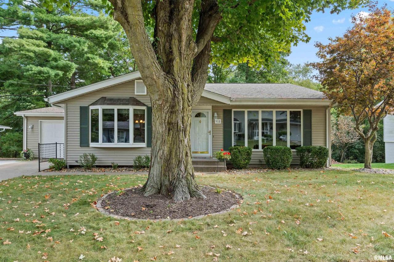 918 32nd Avenue Ct., Moline, IL 61265