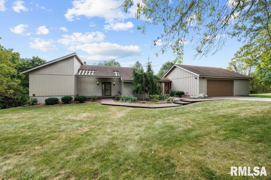 19181 Buysse Rd., Coal Valley, IL 61240