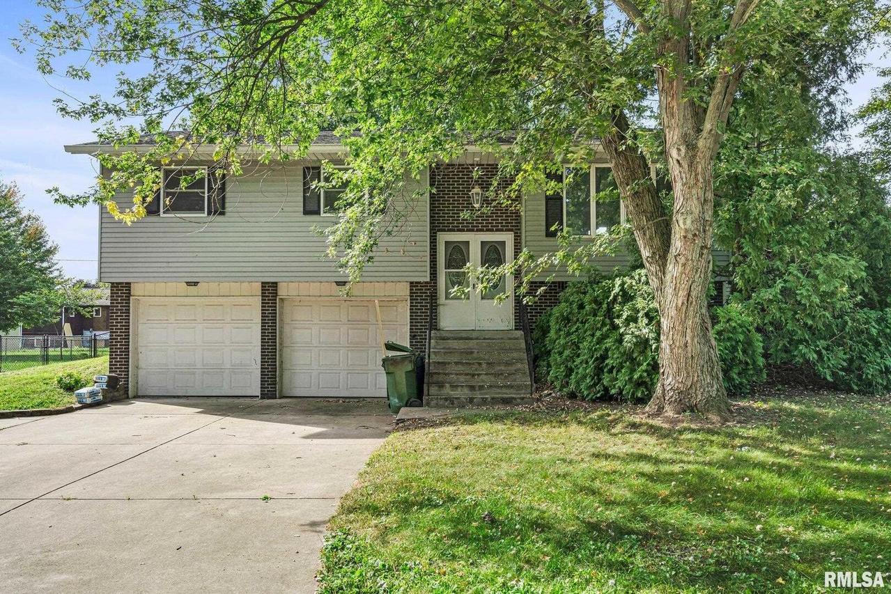 1072 Oak Dr., Colona, IL 61241