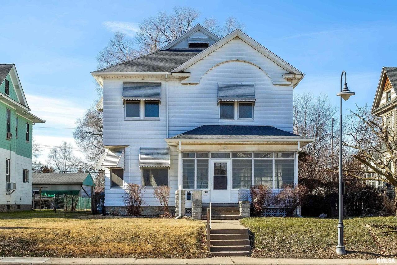 748 17th St., Rock Island, IL 61201