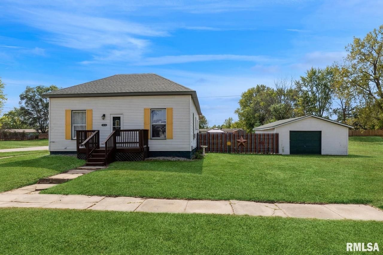 1512 E Main St., Keithsburg, IL 61442