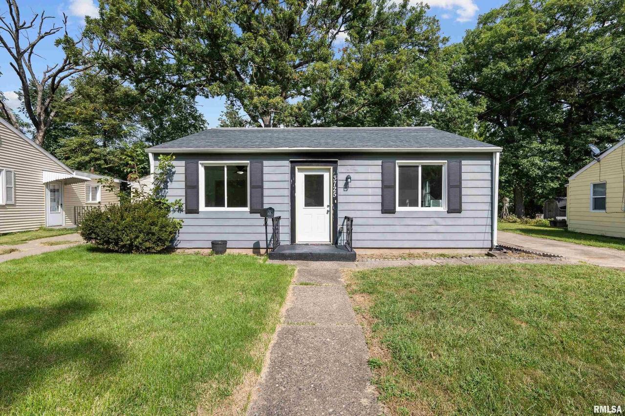 3725 10th Avenue Ct., Moline, IL 61265