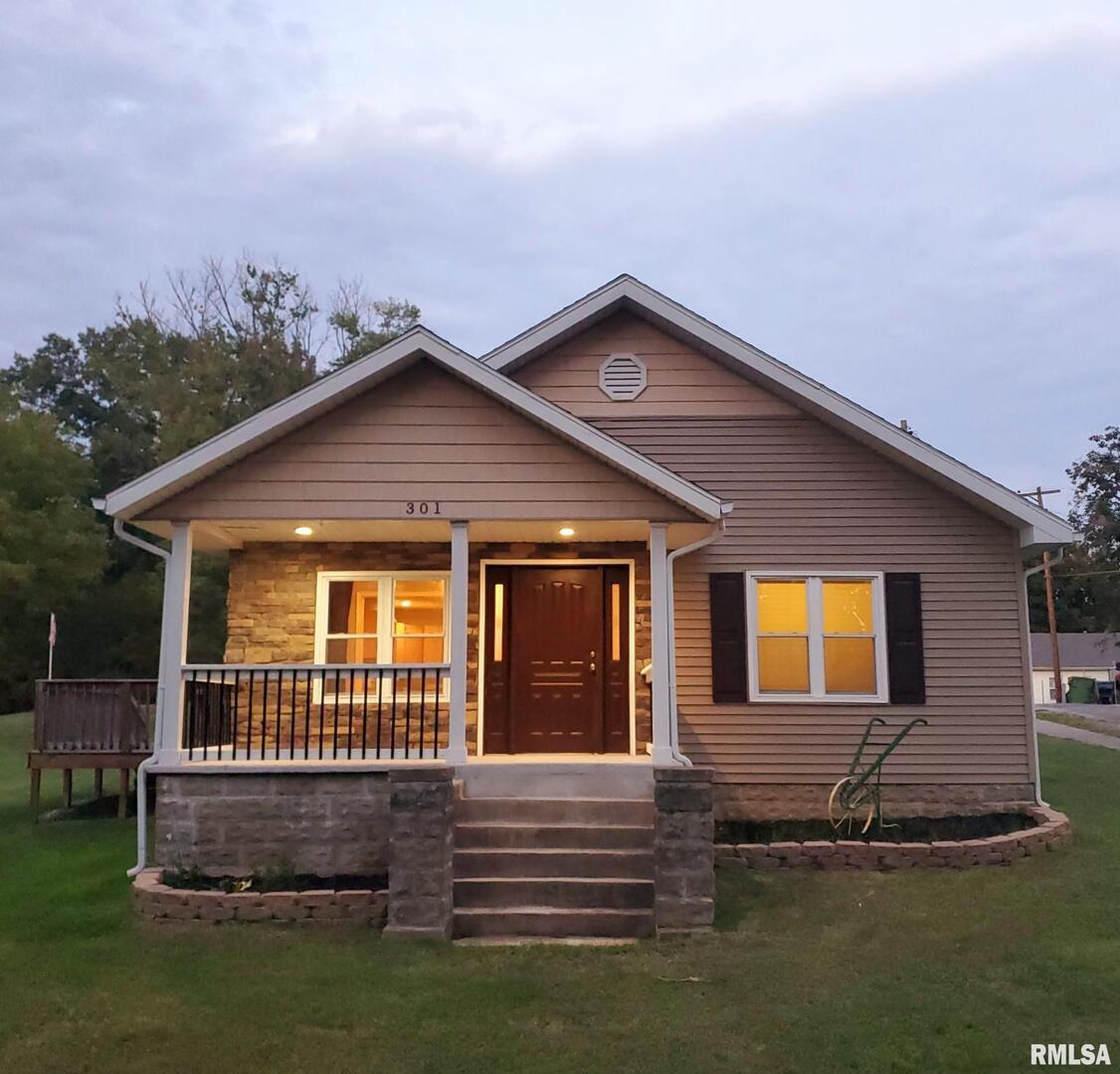 301 N Maple St., Cambria, IL 62915