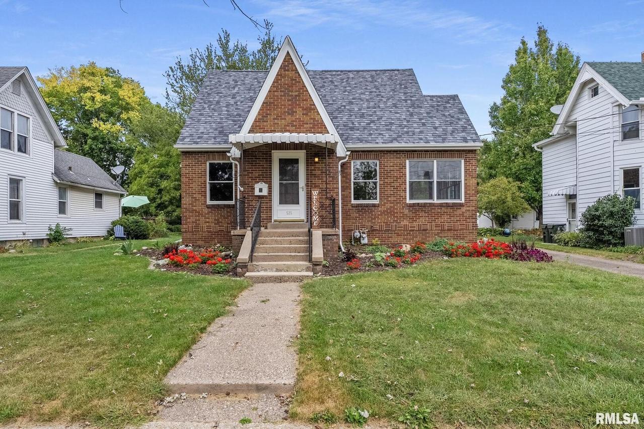 525 W Palace Row, Geneseo, IL 61254