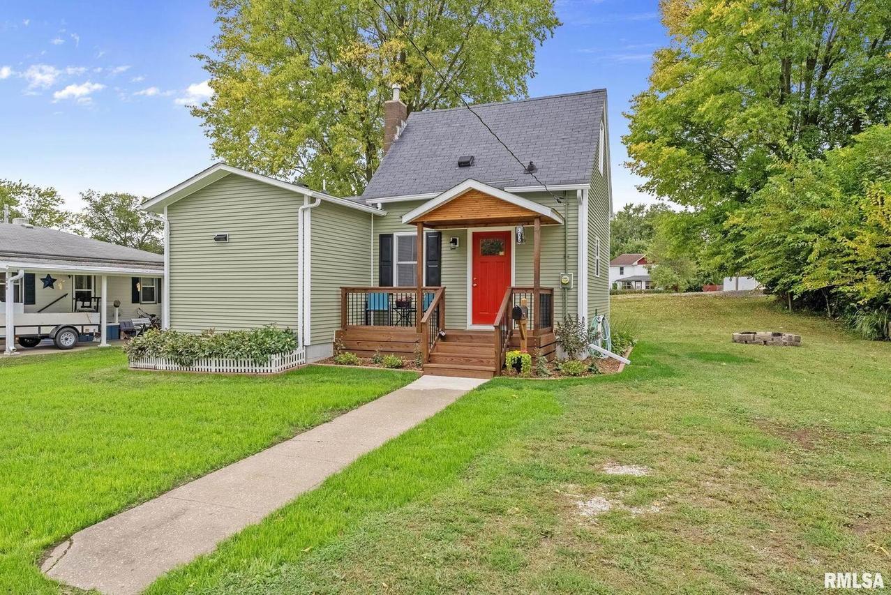 305 SE 7th Ave., Aledo, IL 61231