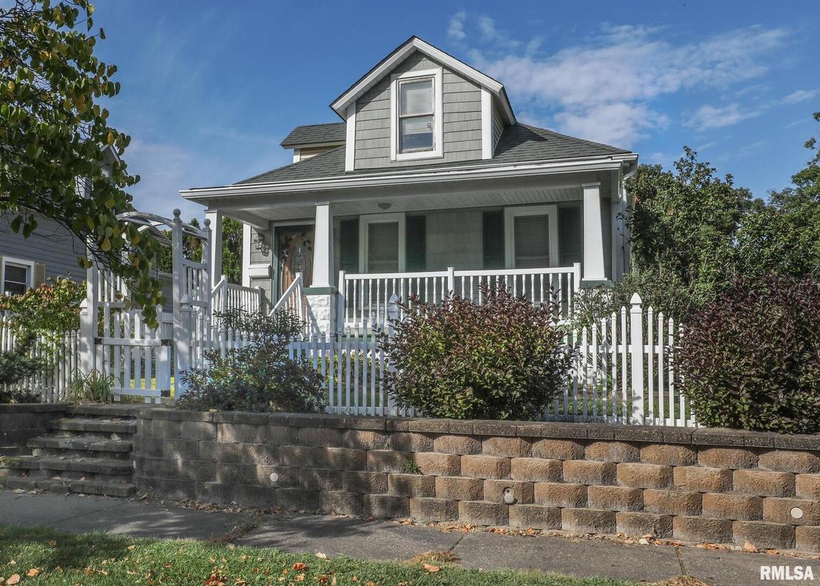 1102 40th St., Rock Island, IL 61201