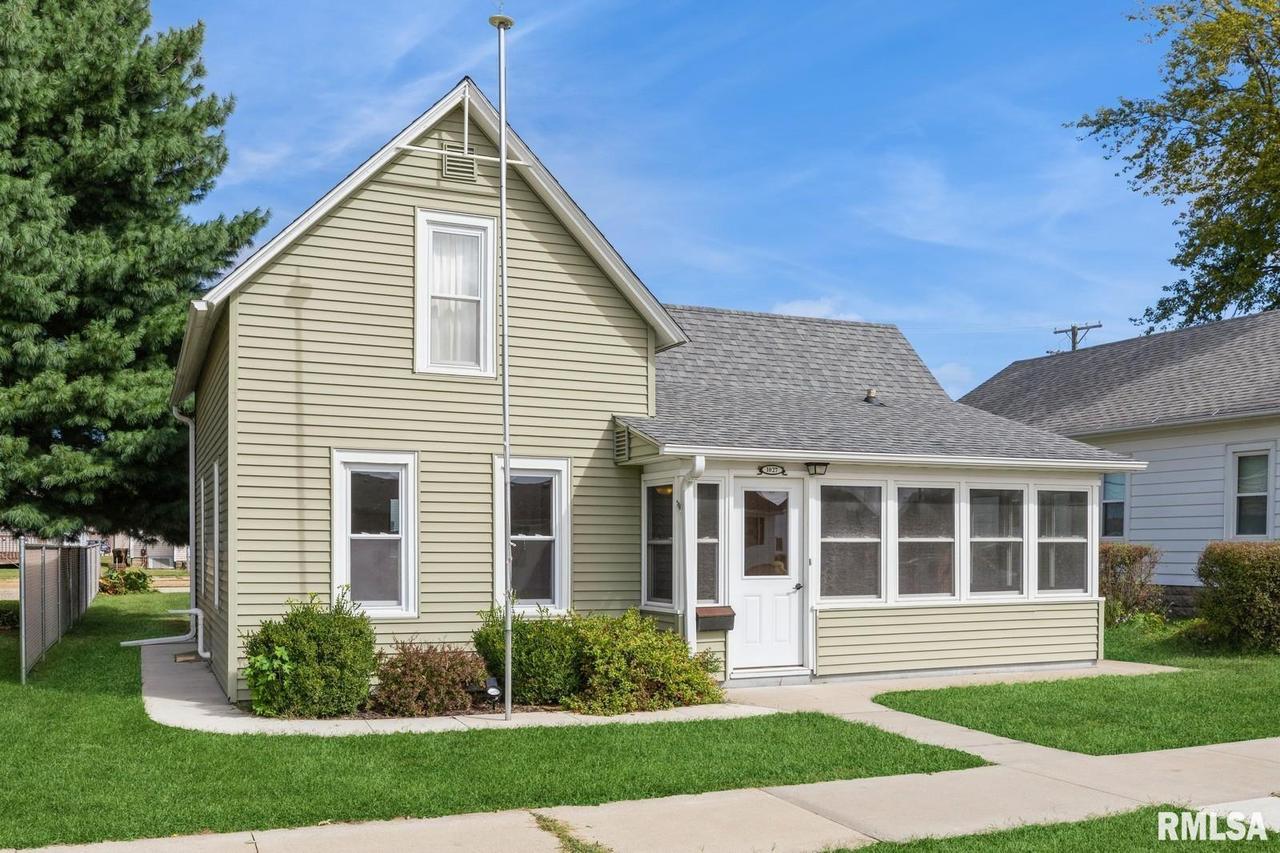 1027 16th Ave., Fulton, IL 61252