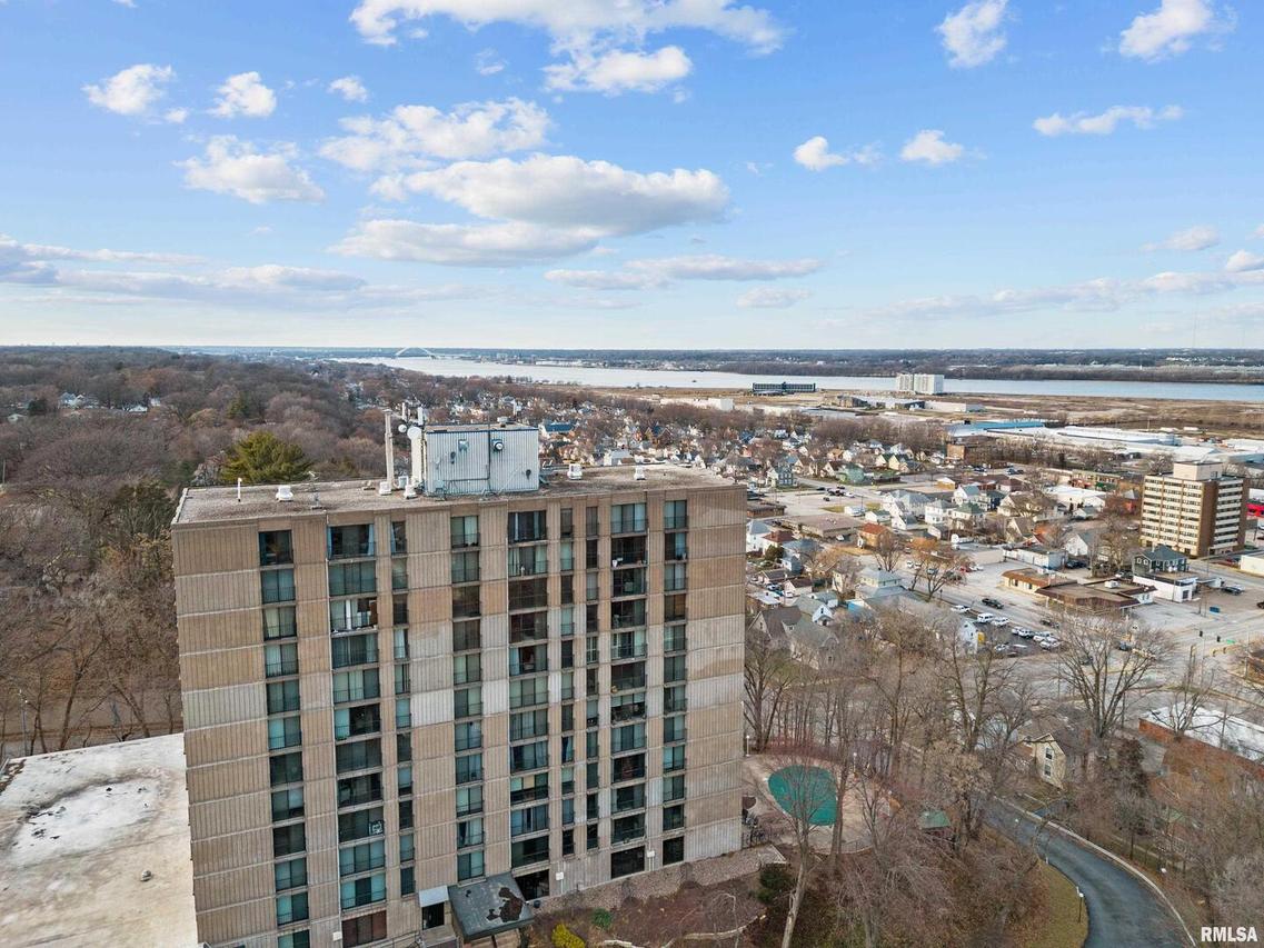 1800 7th St. #7E, East Moline, IL 61244