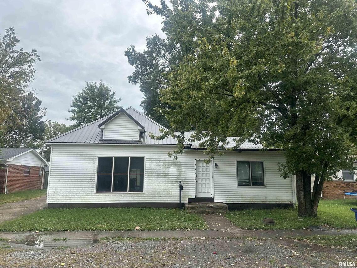 308 E Lindell St., West Frankfort, IL 62896