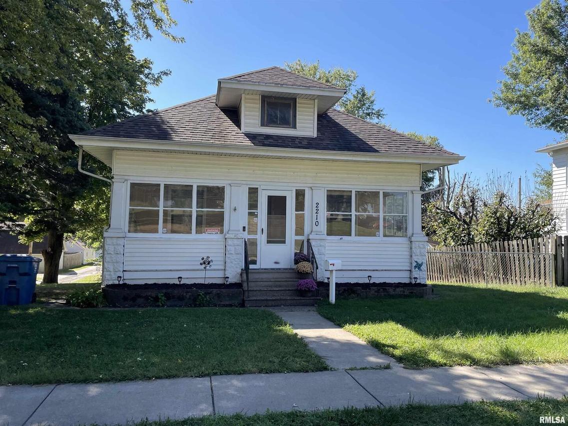 2210 3rd Ave., East Moline, IL 61244
