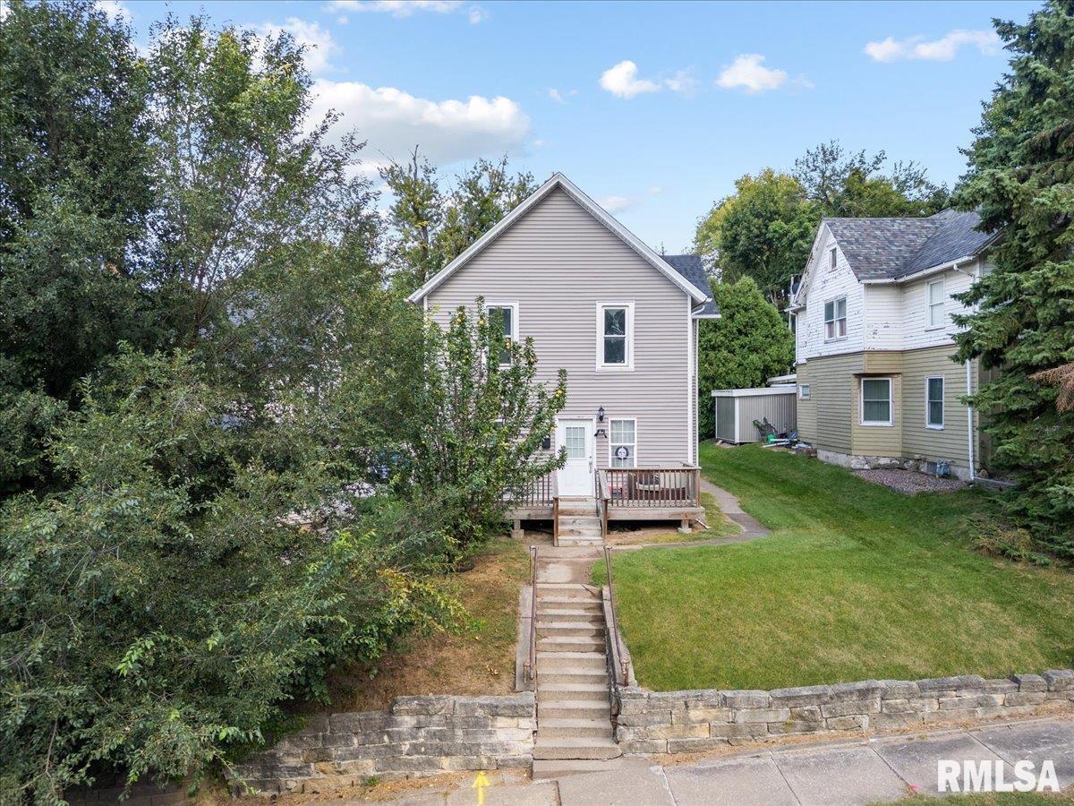 1112 12th St., Moline, IL 61265