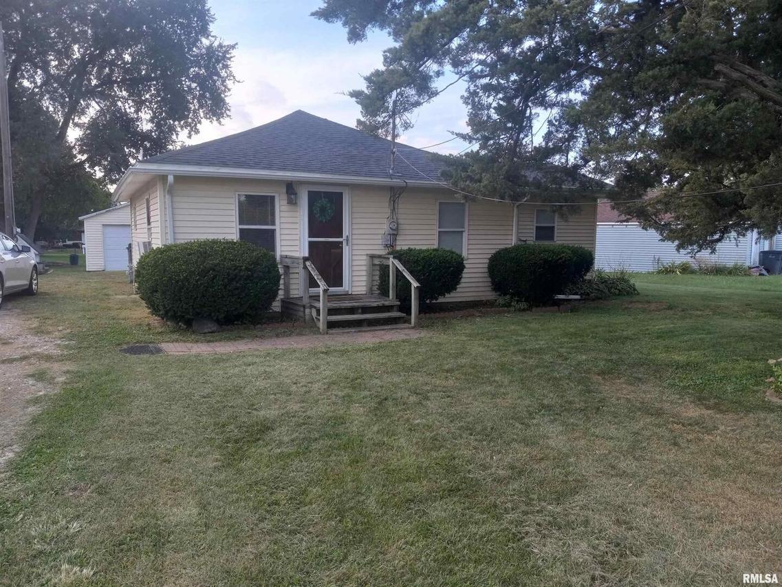 684 Hillcrest Rd., Milan, IL 61264