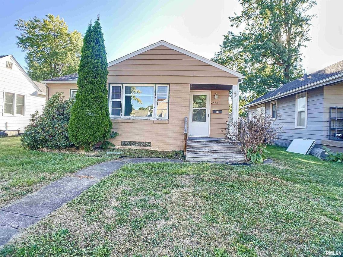 2442 33rd St., Moline, IL 61265