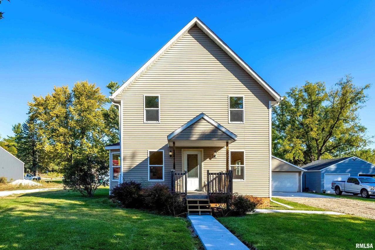 124 3rd St., Carbon Cliff, IL 61239