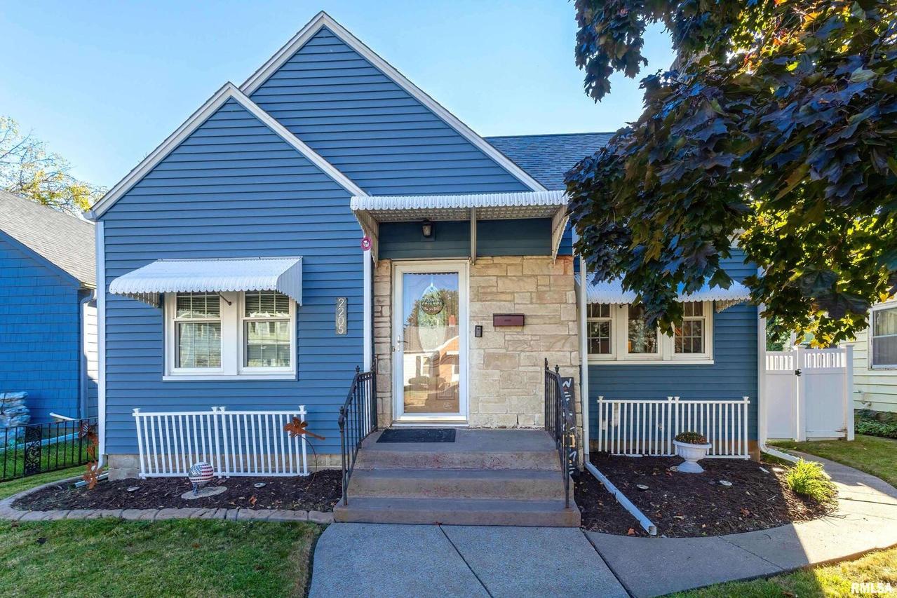 2205 15th St., Rock Island, IL 61201