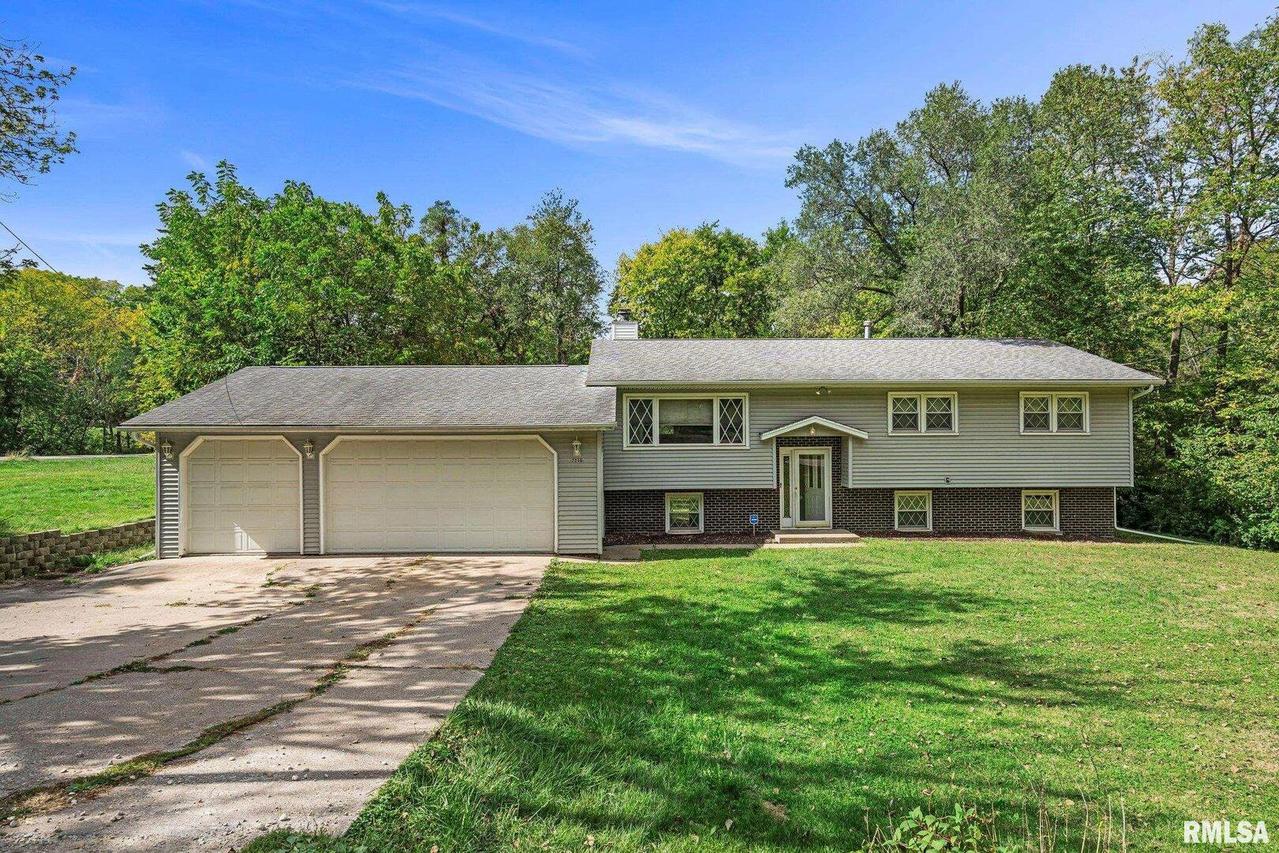 2216 E 7th St., Coal Valley, IL 61240