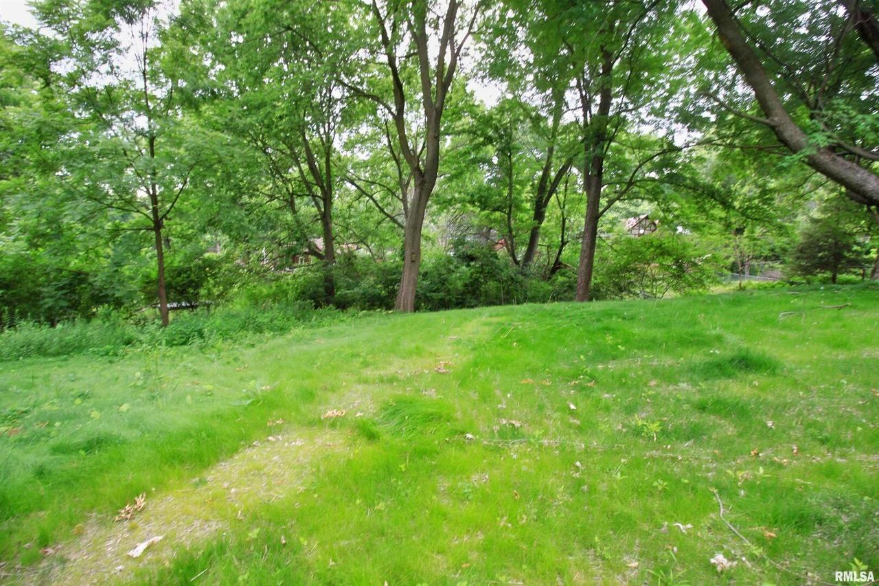 2043 12th St St., East Moline, IL 61244