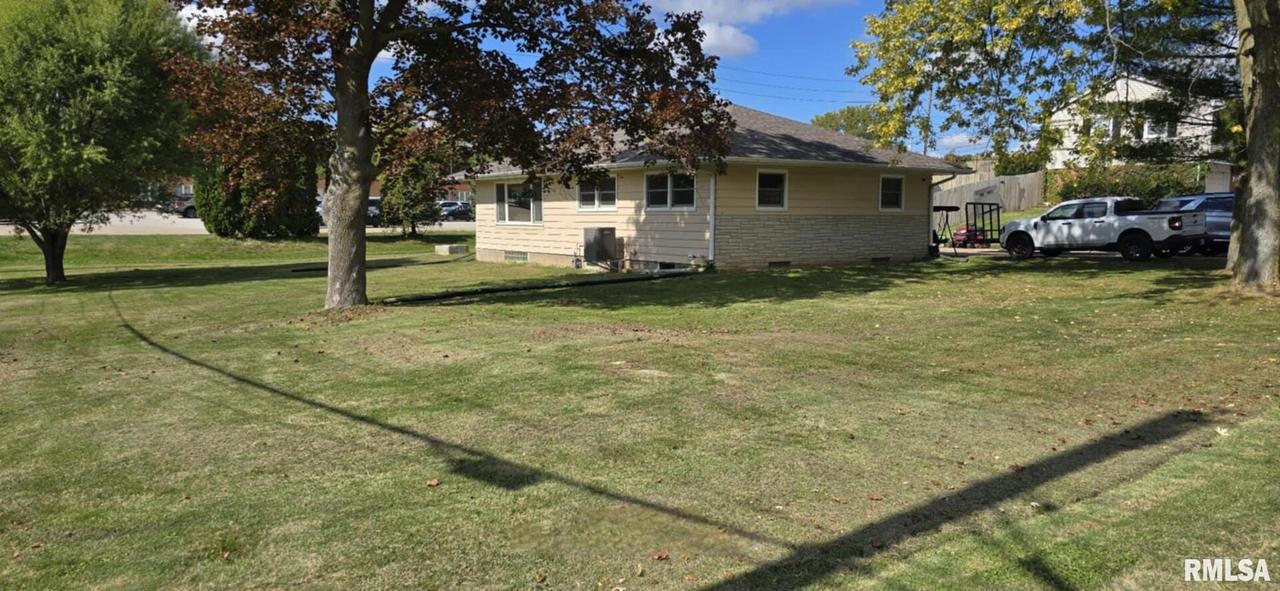 406 Pleasant Ave., Silvis, IL 61282