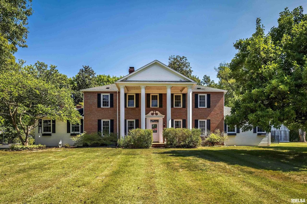 1001 N Oakland Ave., Carbondale, IL 62901