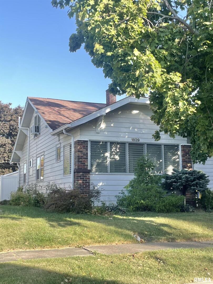1829 42nd St., Rock Island, IL 61201