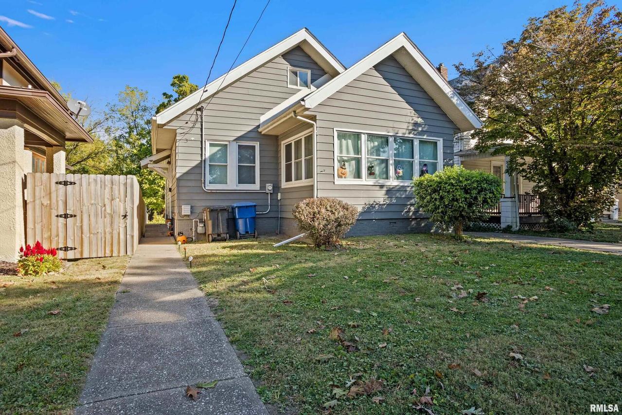 1135 12th Ave., Moline, IL 61265