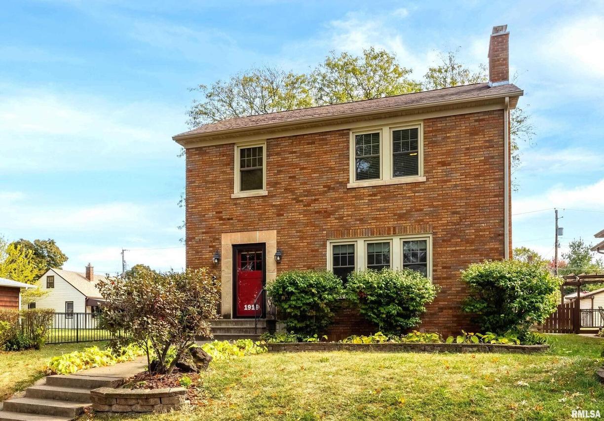 1916 13th St., Moline, IL 61265