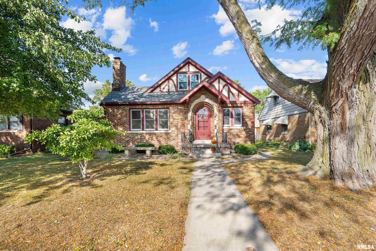 2821 24th Ave., Moline, IL 61265