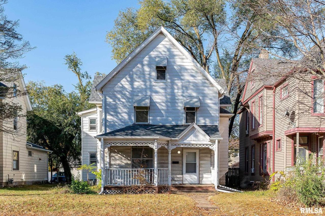 718 17th St., Rock Island, IL 61201