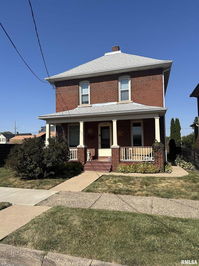 709 17th Ave., Moline, IL 61265